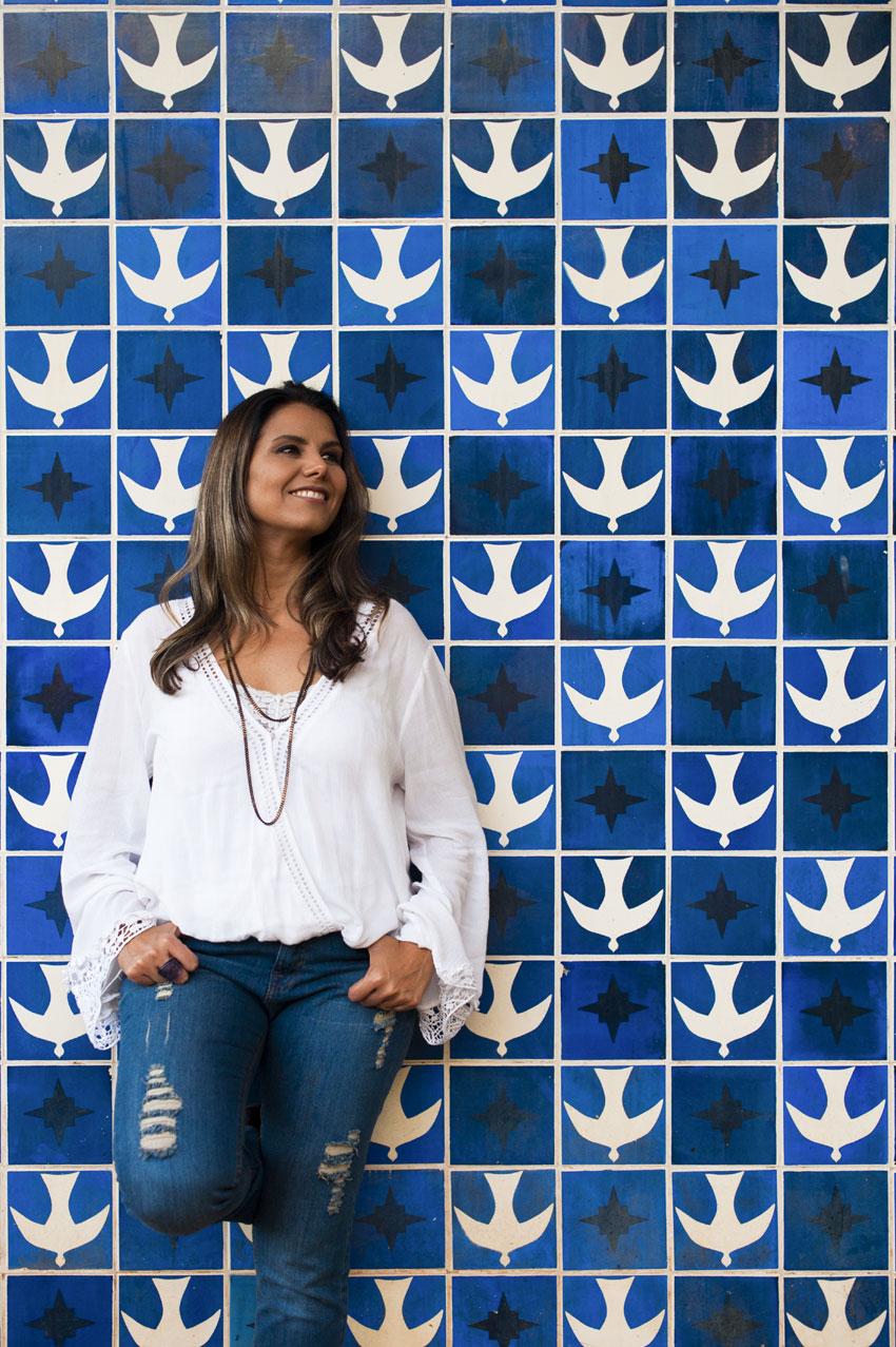 Arquiteta Beatriz Teixeira na Igrejinha de Brasília